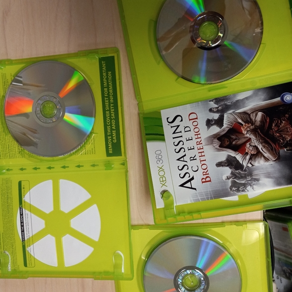Assassin’s Creed Revelations, Rogue, & Brotherhood Xbox 360 Video Games Lot of 3 - Picture 5 of 8